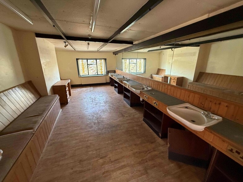 19-20 Ironmarket, Newcastle Under Lyme for lease - Interior Photo - Image 2 of 5