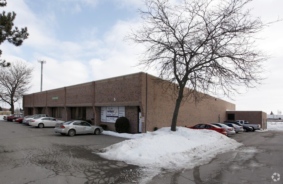 5 Vata Ct, Aurora, ON for sale - Primary Photo - Image 1 of 1