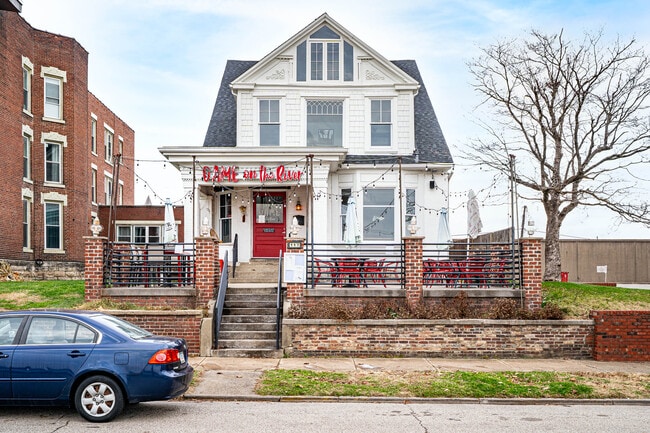 Plus de détails pour 117 E Riverside Dr, Jeffersonville, IN - Commerce de détail à louer