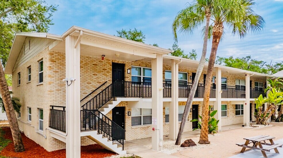 600 Wildwood Way, Clearwater, FL à vendre - Photo du bâtiment - Image 3 de 24