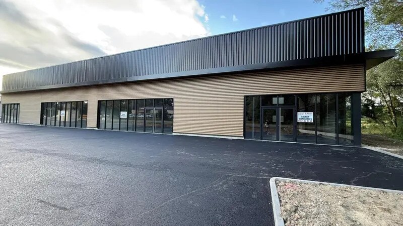 Flex dans Saint-Denis-lès-Bourg à louer - Photo du bâtiment - Image 2 de 7