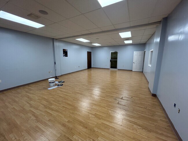 Plus de détails pour 300 Mt Lebanon Blvd, Pittsburgh, PA - Commerce de détail à louer