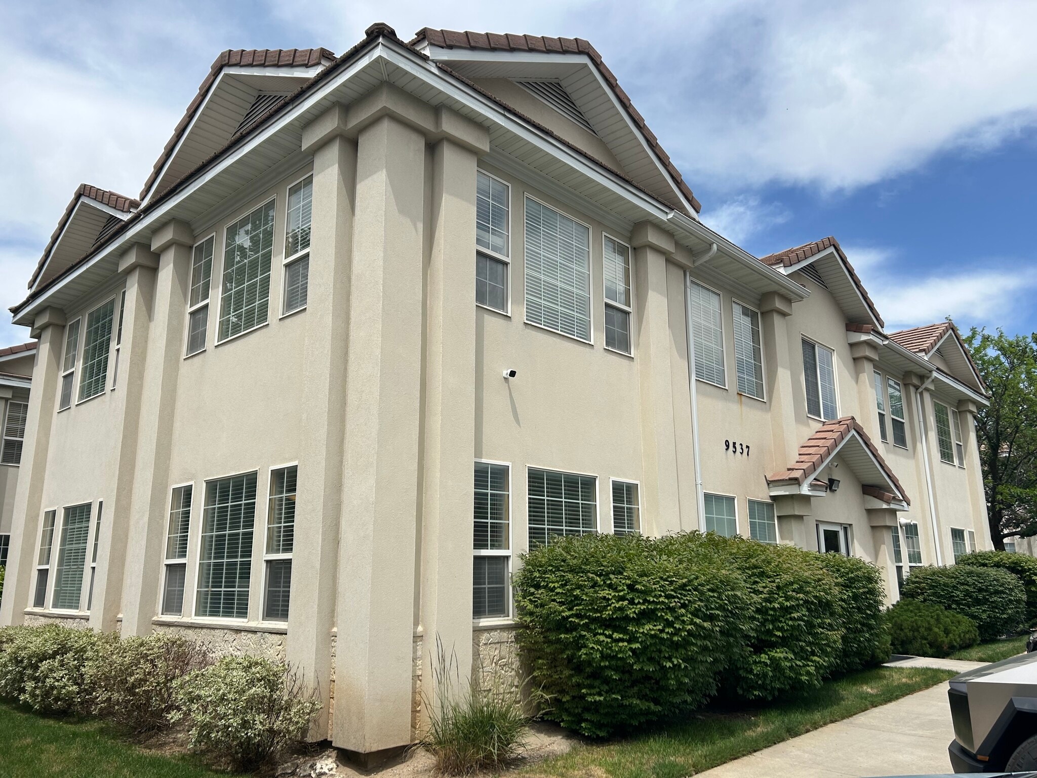 9537 S 700 E, Sandy, UT à louer Photo du bâtiment- Image 1 de 24