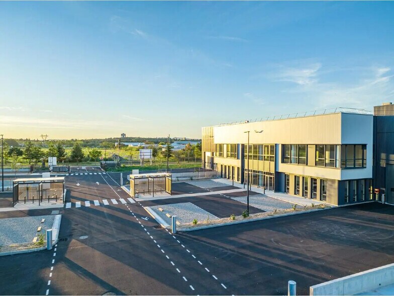 Office in Saint-Priest for lease - Building Photo - Image 3 of 22