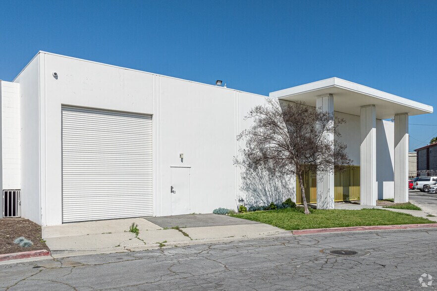 17160 Alburtis Ave, Artesia, CA à louer - Photo du bâtiment - Image 3 de 6