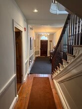 8327 Germantown Ave, Philadelphia, PA à louer Hall d’entrée- Image 2 de 12