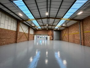 Pitlake, Croydon for lease Interior Photo- Image 1 of 2