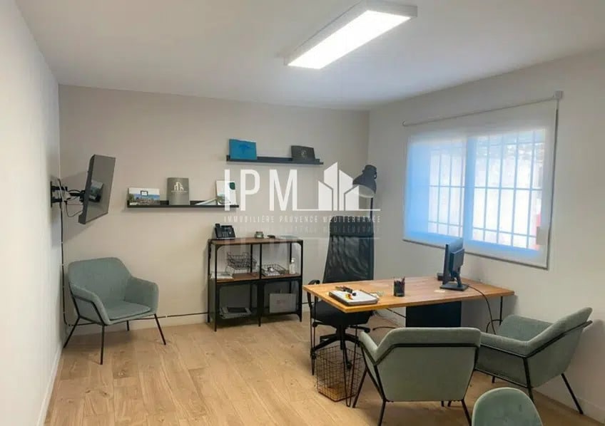 Office in La Valette-du-Var for lease Interior Photo- Image 1 of 6