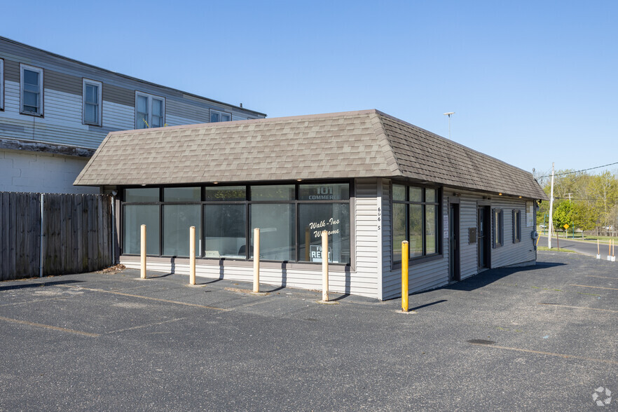 606 S Riverview Dr, Kalamazoo, MI for lease - Building Photo - Image 3 of 3