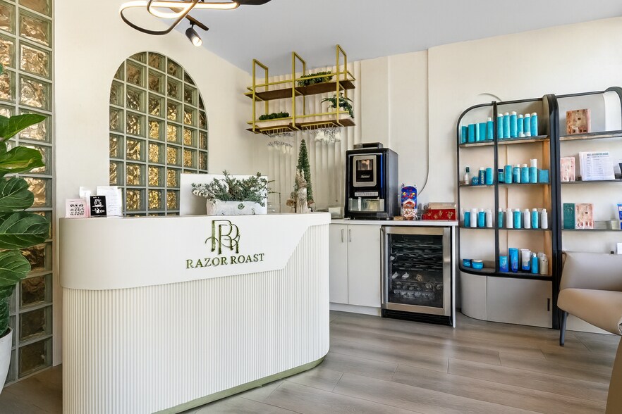 12240 Ventura Blvd, Studio City, CA à louer - Photo du bâtiment - Image 2 de 5