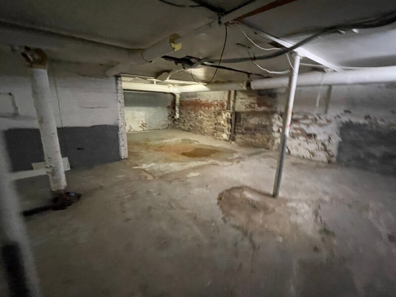 666 Dumont Ave, Brooklyn, NY for lease - Building Photo - Image 3 of 9