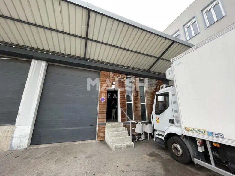 Flex in Saint-Priest for lease - Building Photo - Image 1 of 6