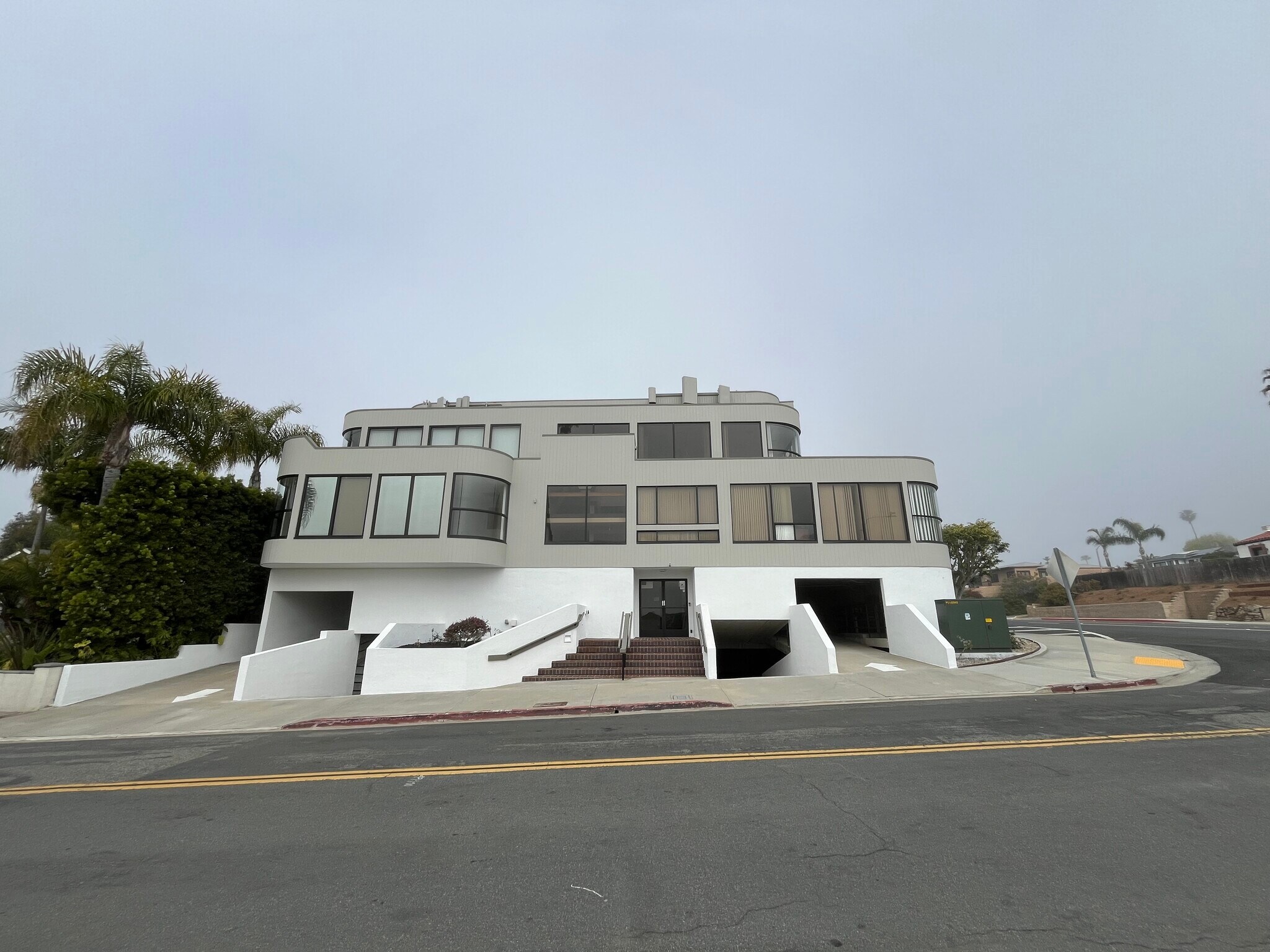 105 Crescent Bay Dr, Laguna Beach, CA à louer Photo du bâtiment- Image 1 de 13