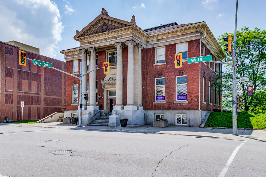 34 Water St N, Cambridge, ON à vendre - Photo du bâtiment - Image 2 de 4