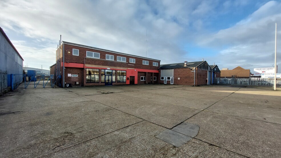 184-184A New Rd, Rainham for sale - Building Photo - Image 1 of 4