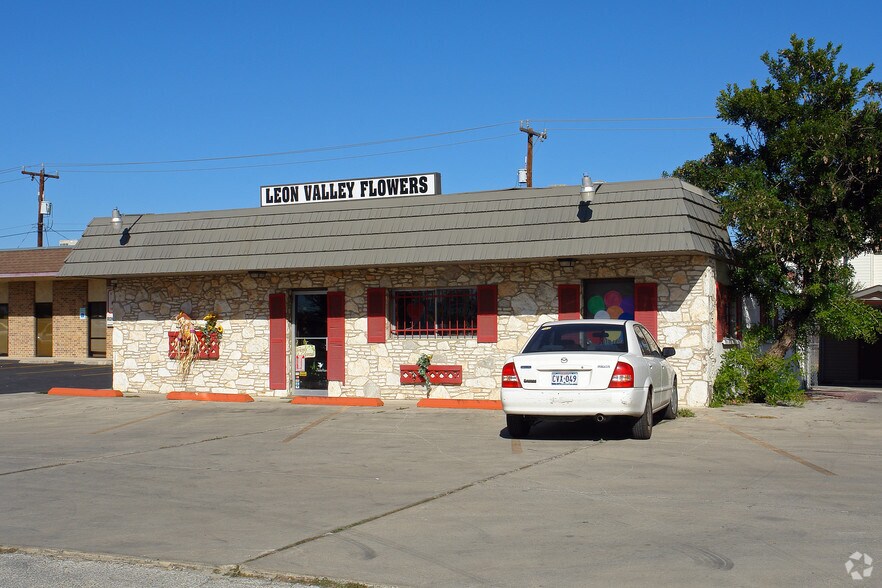 7113 Bandera Rd, San Antonio, TX à vendre - Photo du bâtiment - Image 2 de 14