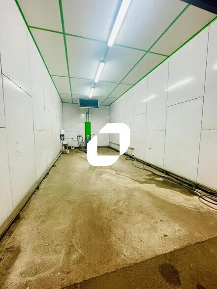 Flex in Villefranche-sur-Saône for lease - Interior Photo - Image 3 of 12