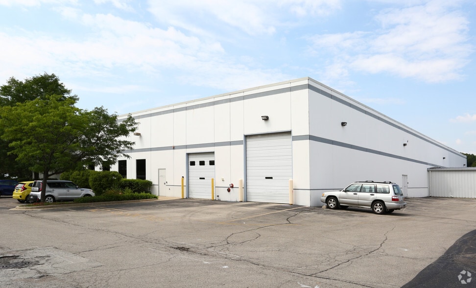8130 River Dr, Morton Grove, IL for lease - Building Photo - Image 2 of 74