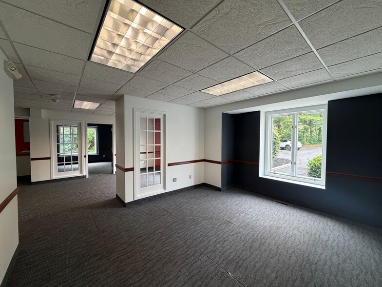10 Grove St, Pittsford, NY for lease - Building Photo - Image 3 of 13