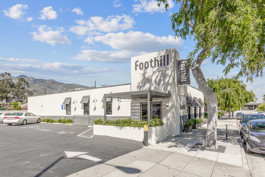 2835 E Foothill Blvd, Pasadena, CA à vendre - Photo du bâtiment - Image 3 de 12