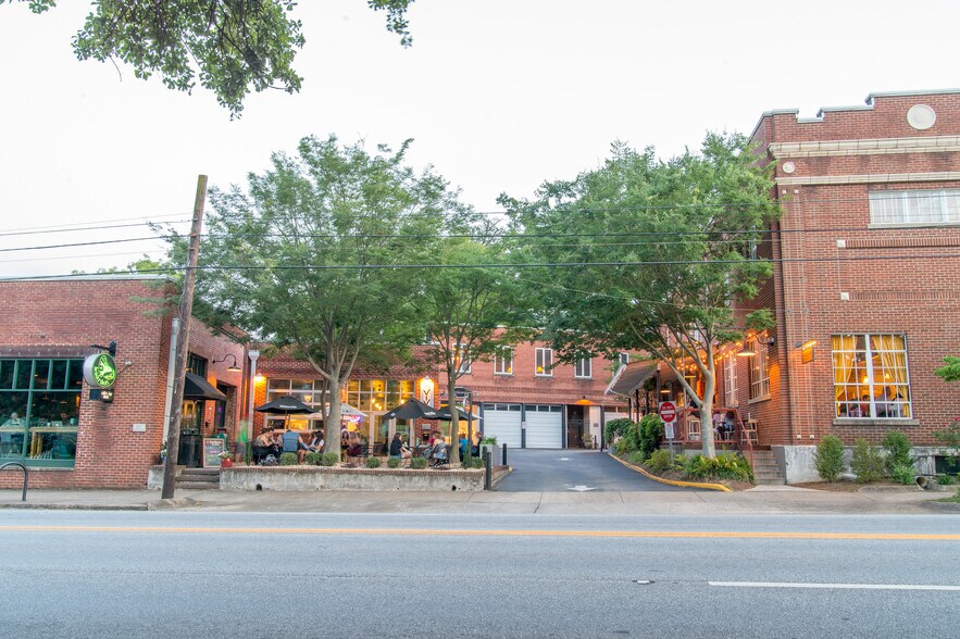 297 Prince Ave, Athens, GA à louer - Photo du bâtiment - Image 3 de 6