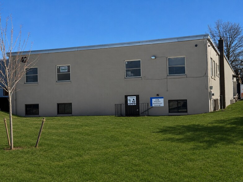 42 Karner Rd, Albany, NY à louer - Photo du bâtiment - Image 3 de 9