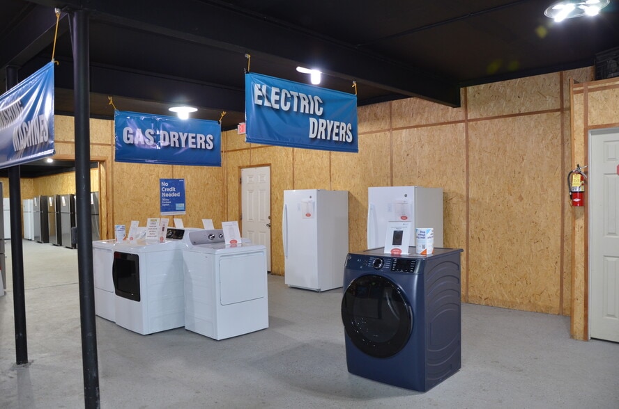 1207 G Ave NE, Cedar Rapids, IA for sale - Interior Photo - Image 3 of 7