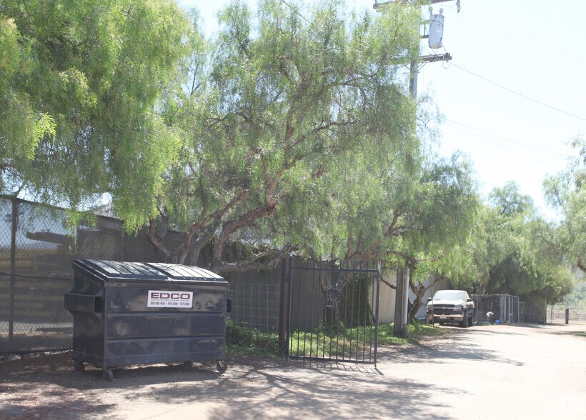 429 Daisy Ln, San Marcos, CA à louer - Photo du bâtiment - Image 2 de 4