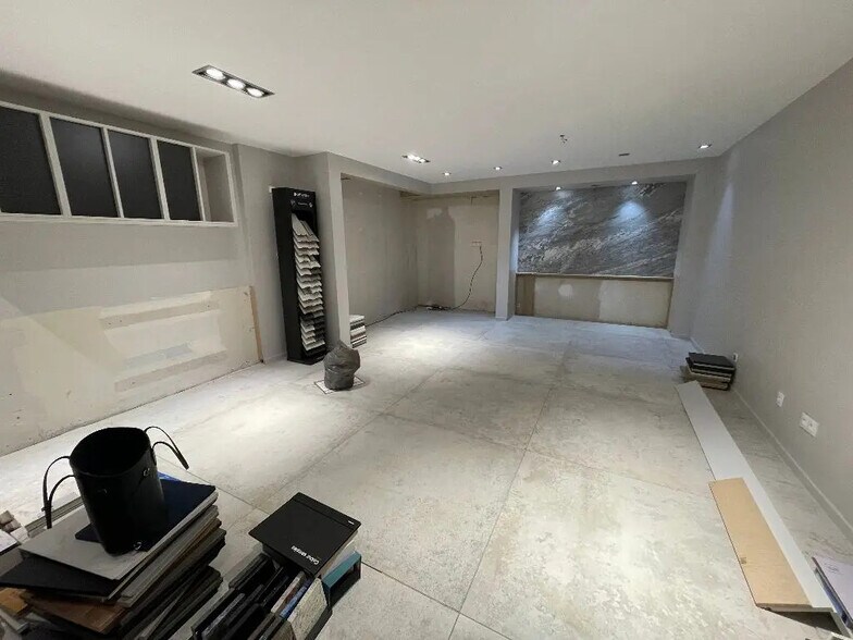 Office in Lyon for sale - Interior Photo - Image 3 of 4