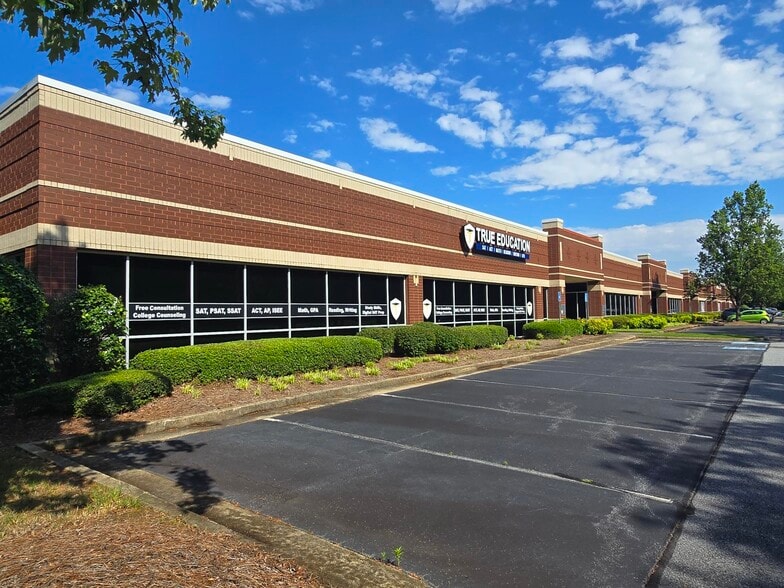 10700 Abbotts Bridge Rd, Johns Creek, GA for lease - Building Photo - Image 3 of 37