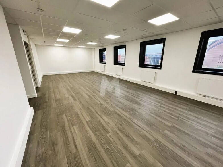 Bureau dans Évry-Courcouronnes à louer - Photo intérieure - Image 3 de 12