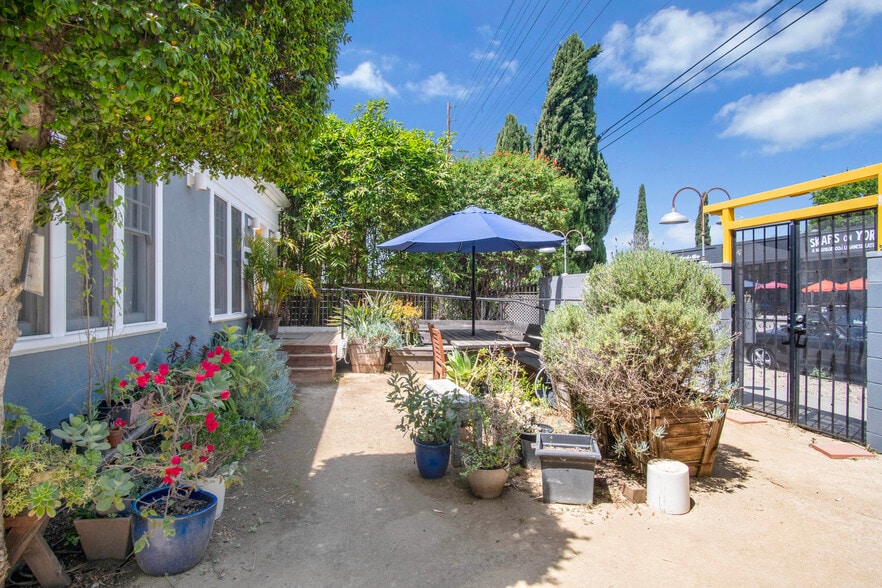 4760 York Blvd, Los Angeles, CA à vendre - Photo du bâtiment - Image 3 de 34