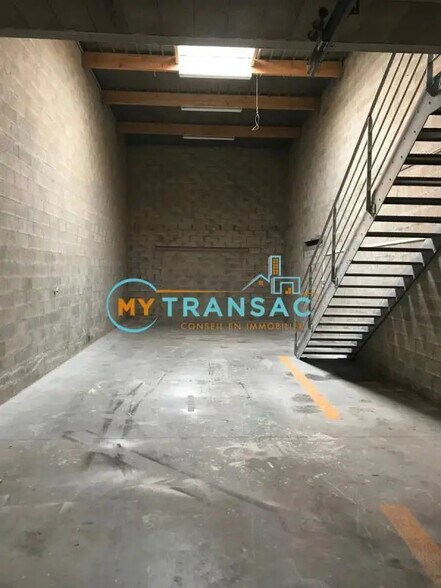 Flex in Ozoir-la-Ferrière for lease - Interior Photo - Image 2 of 4