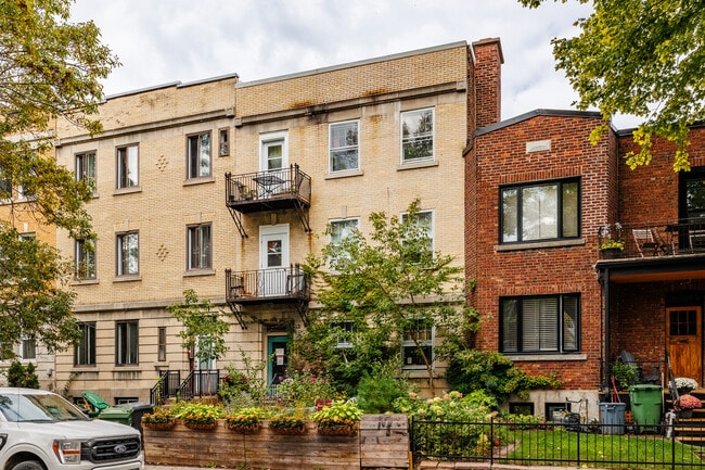 More details for 2321 Av De Hampton, Montréal, QC - Multifamily for Sale
