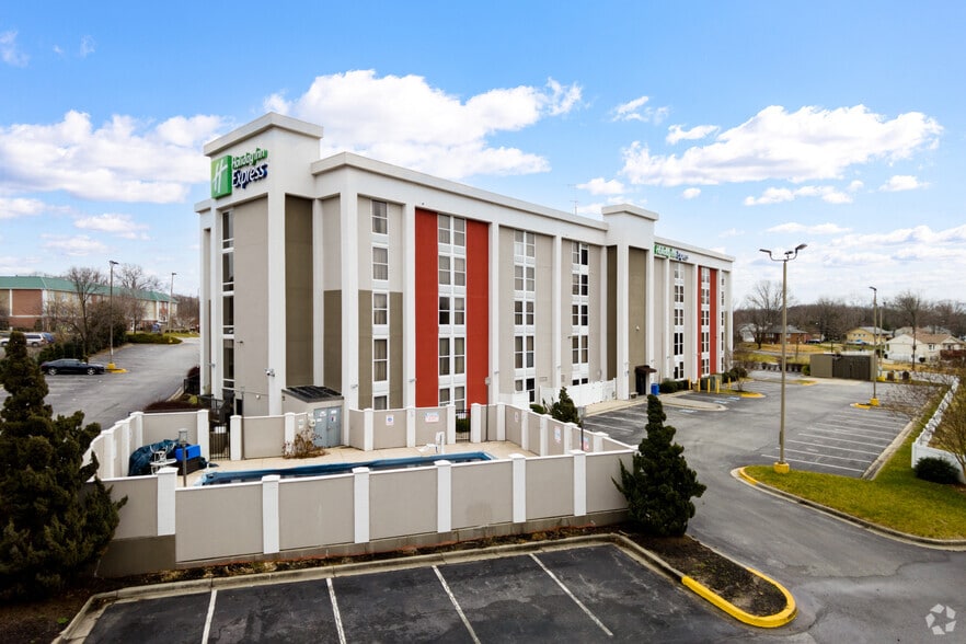 5001 Mercedes Blvd, Camp Springs, MD for sale - Building Photo - Image 3 of 6