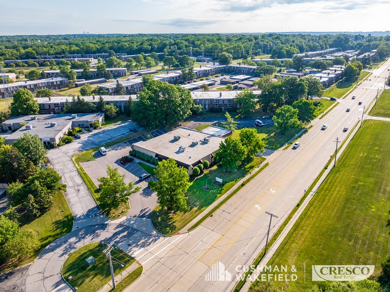 16500 W Sprague Rd, Middleburg Heights, OH for sale - Building Photo - Image 3 of 28