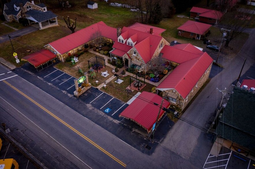 290 N Main St, Robbinsville, NC for sale - Primary Photo - Image 3 of 34