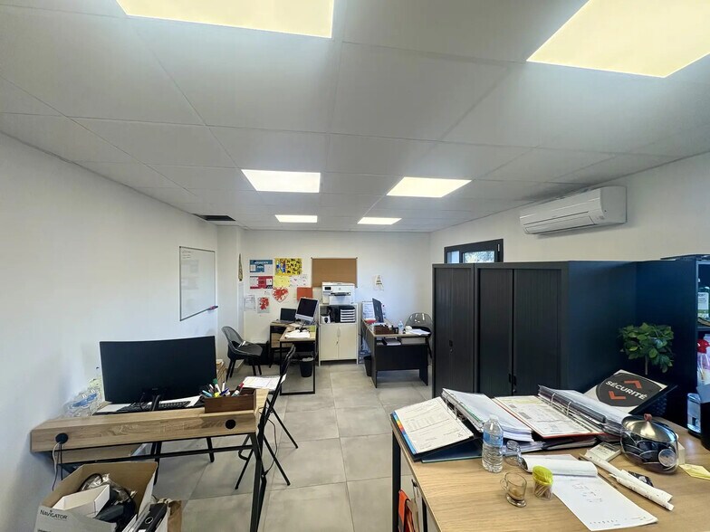 Bureau dans Velaux à louer - Photo intérieure - Image 2 de 3