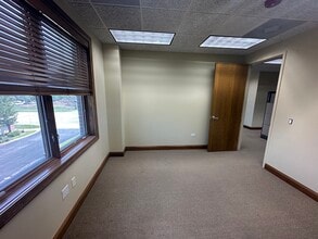 440-442 Milwaukee Ave, Lincolnshire, IL for lease Interior Photo- Image 2 of 5