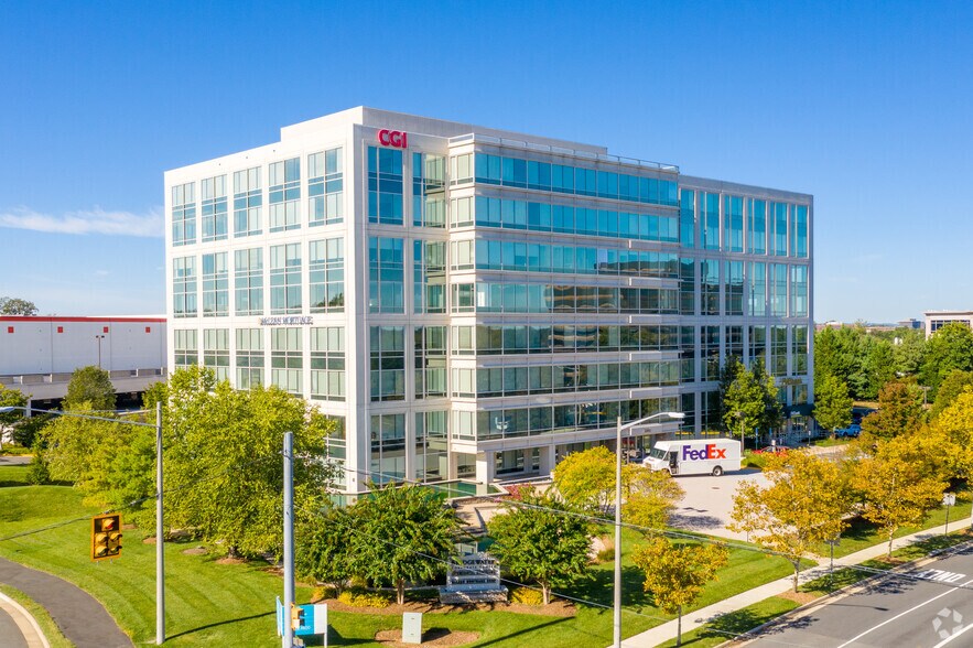 11325 Random Hills Rd, Fairfax, VA à louer - Photo du bâtiment - Image 1 de 7