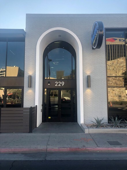 229 S Las Vegas Blvd, Las Vegas, NV à vendre - Photo du bâtiment - Image 2 de 12