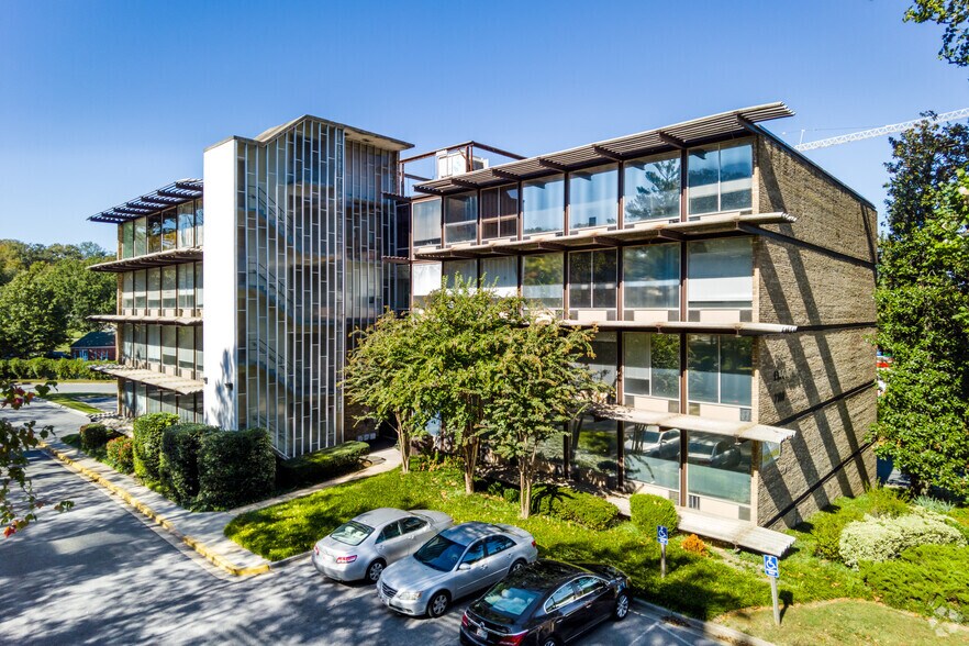 7100 Baltimore Ave, College Park, MD à louer - Photo du bâtiment - Image 1 de 4