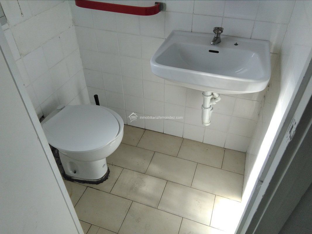 Retail in Cáceres, Cáceres for lease Building Photo- Image 1 of 7