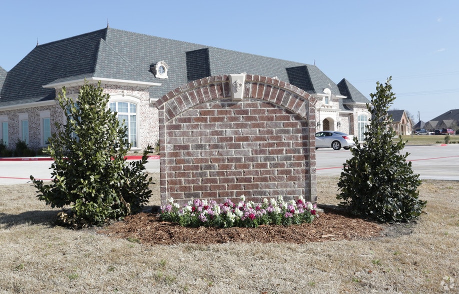 115 Park Place Blvd, Waxahachie, TX for lease - Building Photo - Image 2 of 8