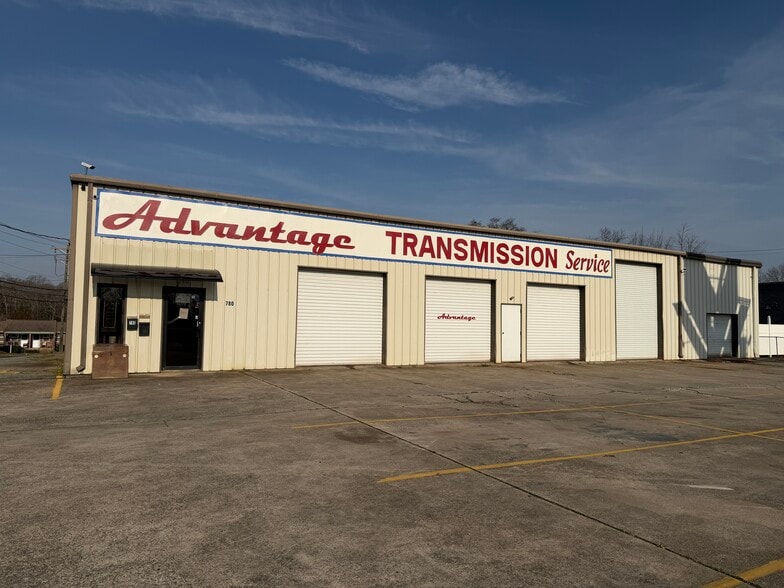 780 N Church St, Spartanburg, SC à vendre - Photo du bâtiment - Image 2 de 34