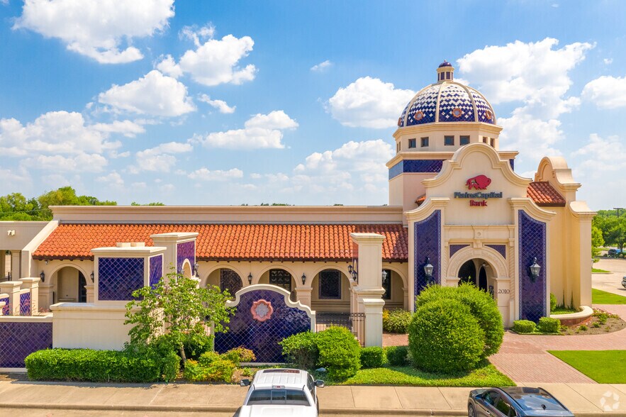 2010 N Hampton Rd, DeSoto, TX à louer - Photo du bâtiment - Image 3 de 9