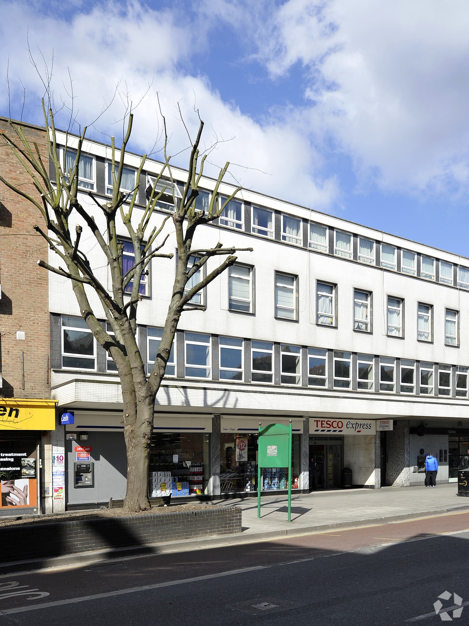London Rd, Surrey for lease Primary Photo- Image 1 of 6