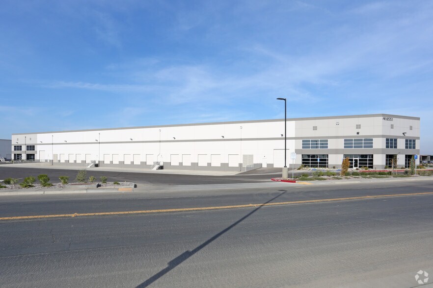 18551 Christopher Way, Lathrop, CA à louer - Photo du bâtiment - Image 3 de 4