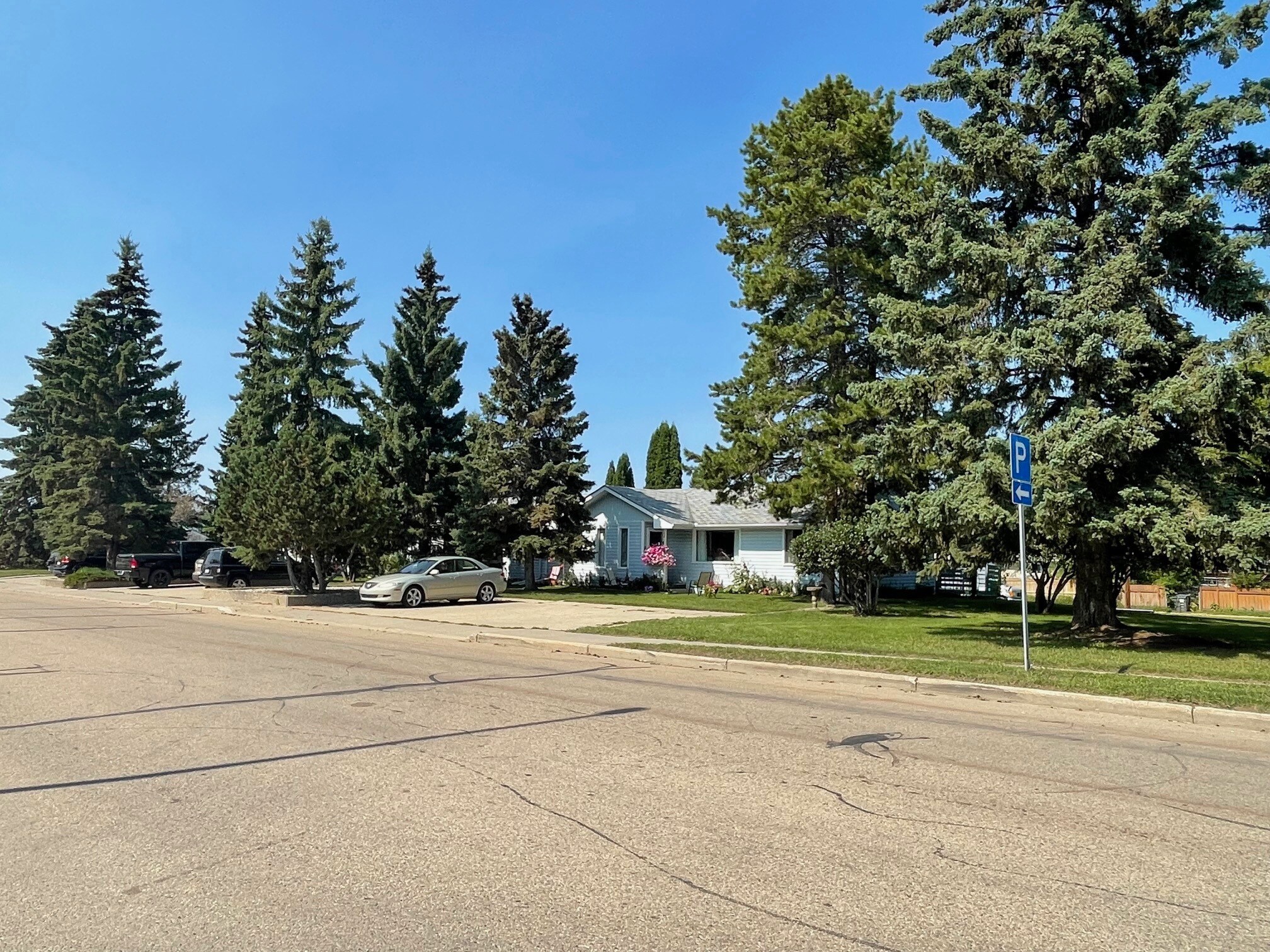 18 Saskatchewan Av, Devon, AB for sale Primary Photo- Image 1 of 1