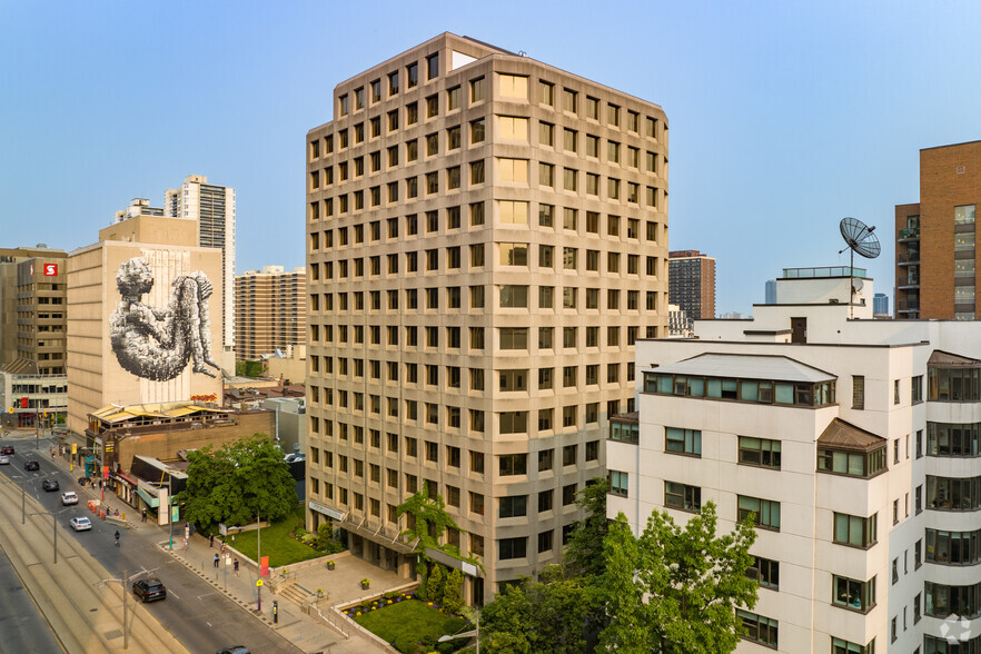 45 St Clair Ave W, Toronto, ON à louer - Photo du bâtiment - Image 1 de 5